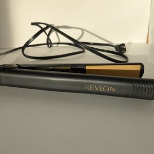Revlon Hair Straightener Tested Works Good Used Condition